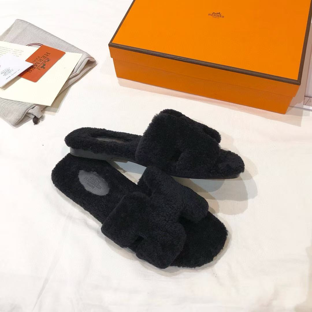 UA Hermès Oran sandal