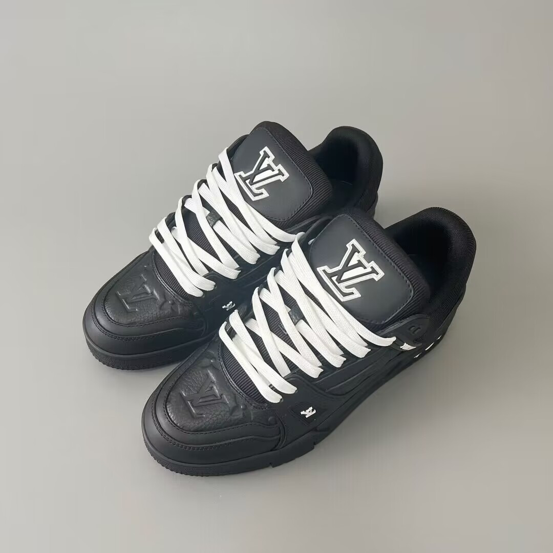 UA L0*is V*t0n LV Trainer Black