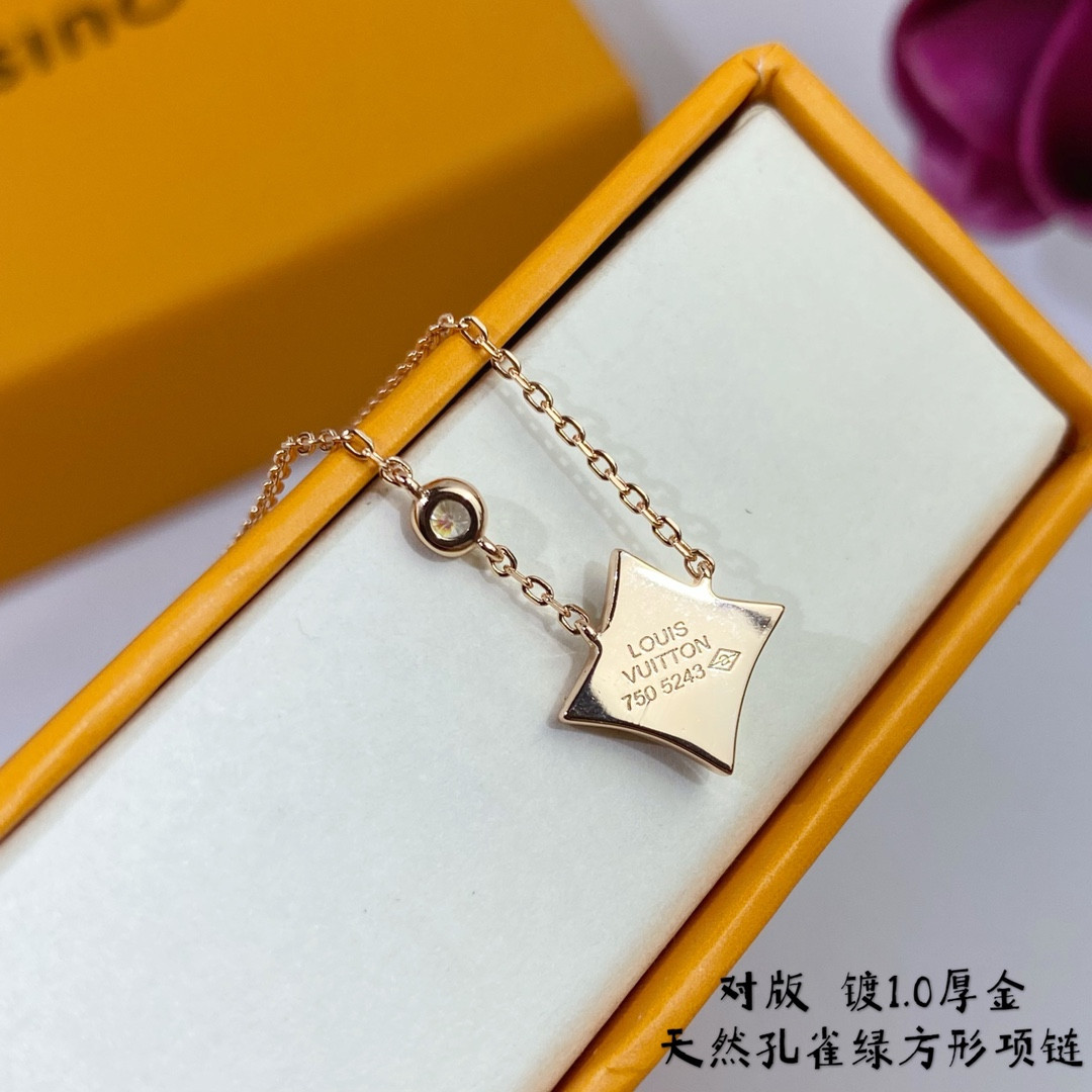 L0*is V*t0n Square Natural Malachite Necklace