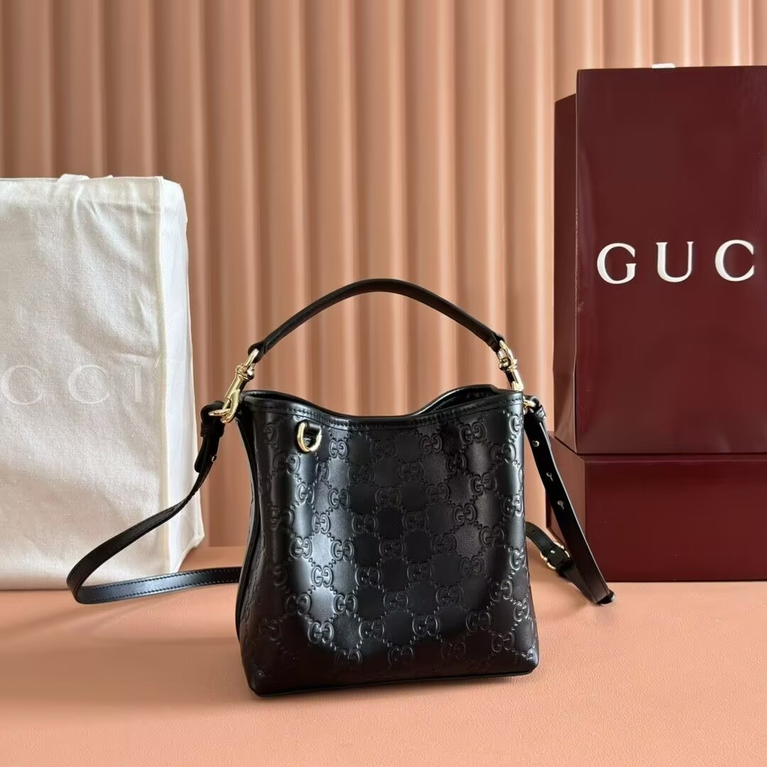 G*u*i GG Emblem Small Bucket Bag 19x18x11cm