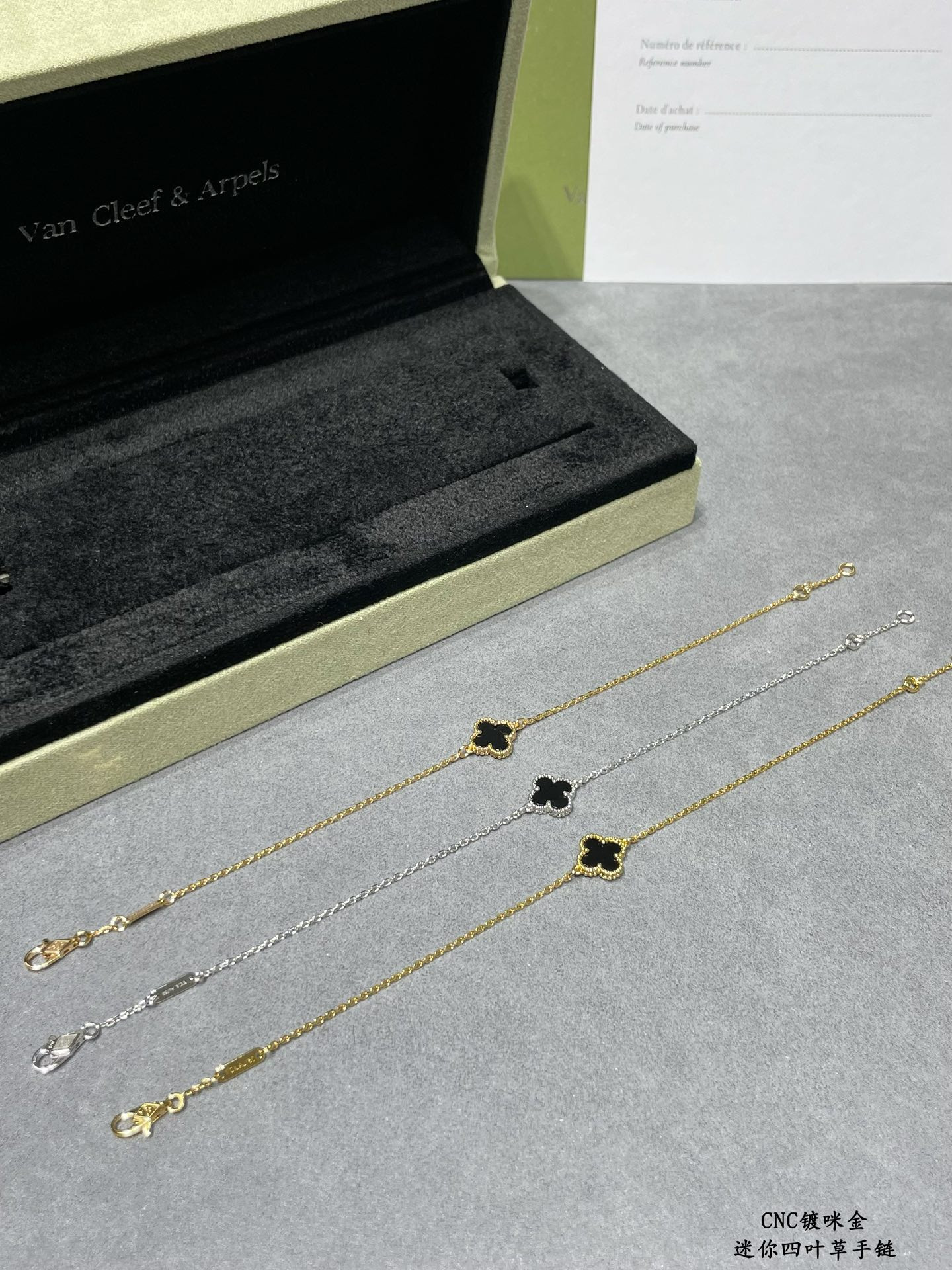 V*N CL*F & Arpels Mini High-grade Black Onyx Clover Bracelet