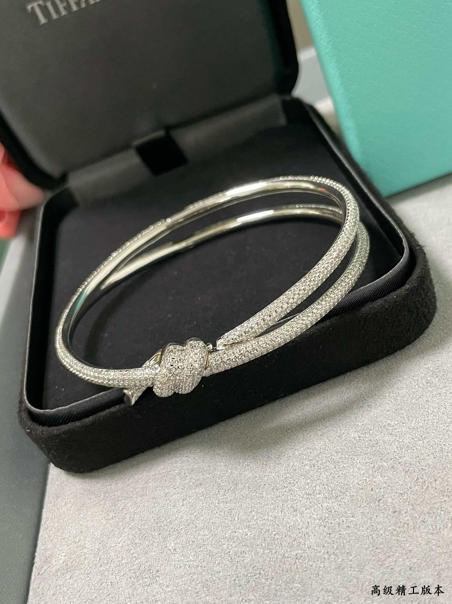 t*f*ny & co. t wire knot full Di*m*nd bracelet