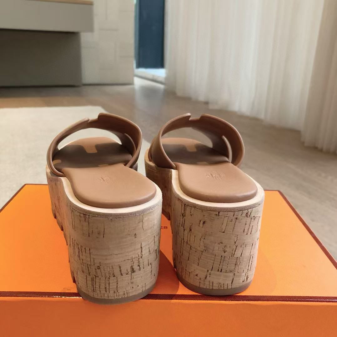 UA H**mes Eze 30 Sandal