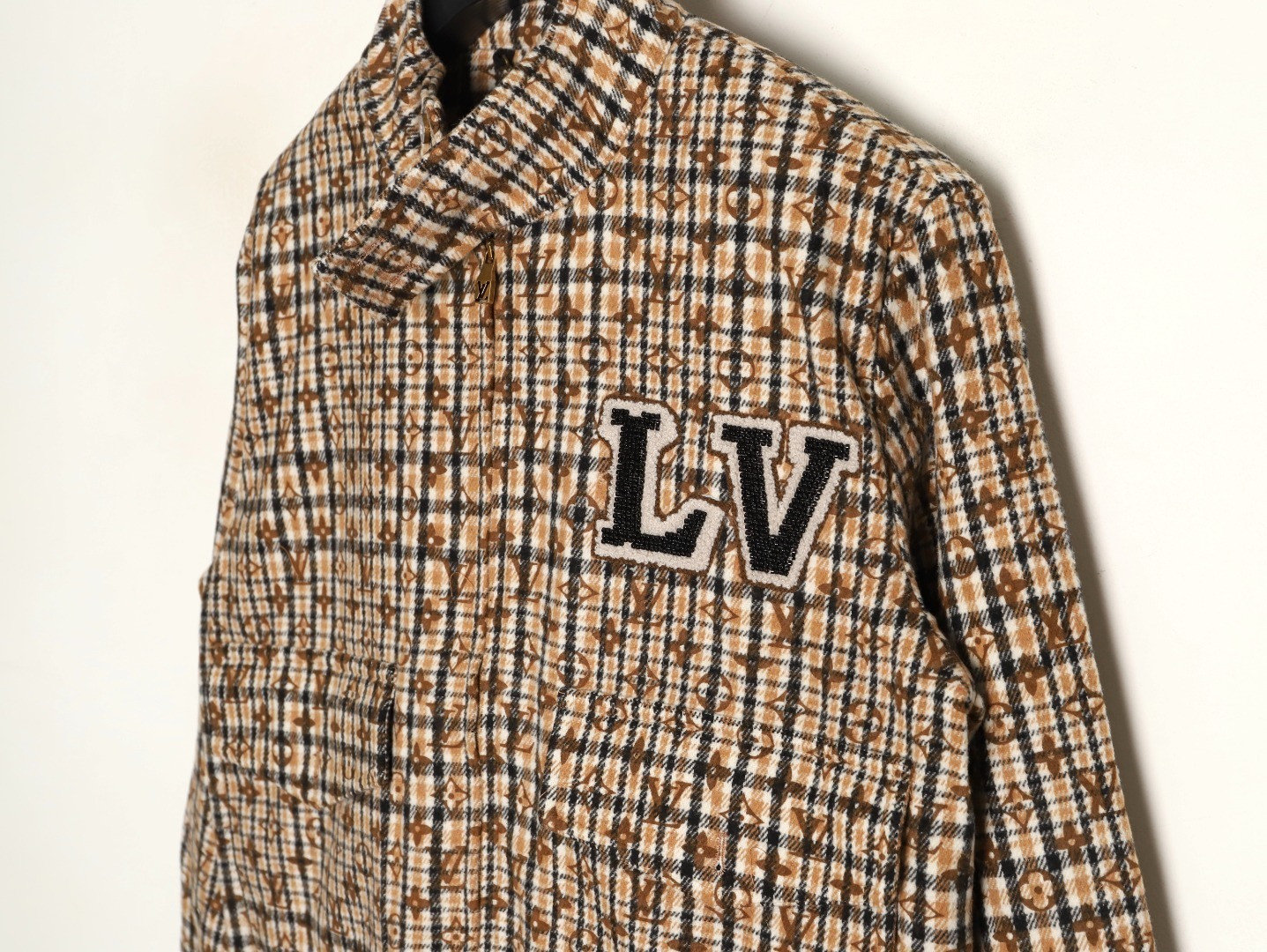 L0*is V*t0n Jacket