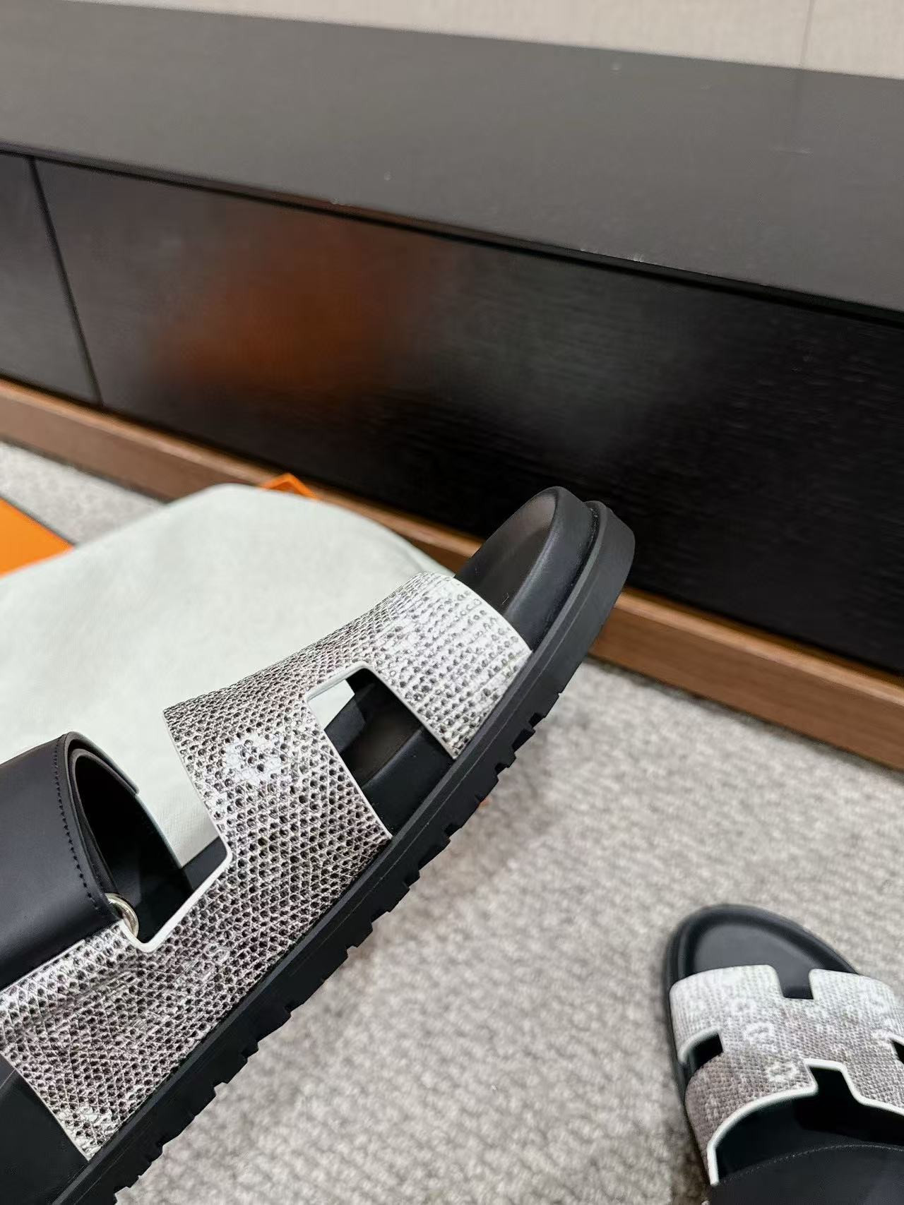 UA Hermès Chypre Sandal