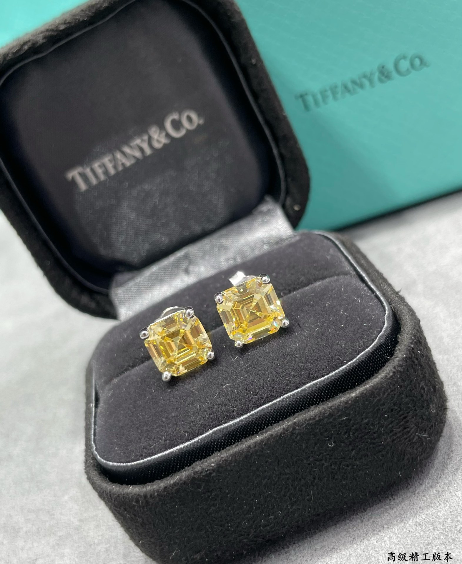 T*f*ny & Co. Four-Prong Stud Earrings 7x7mm Ag925