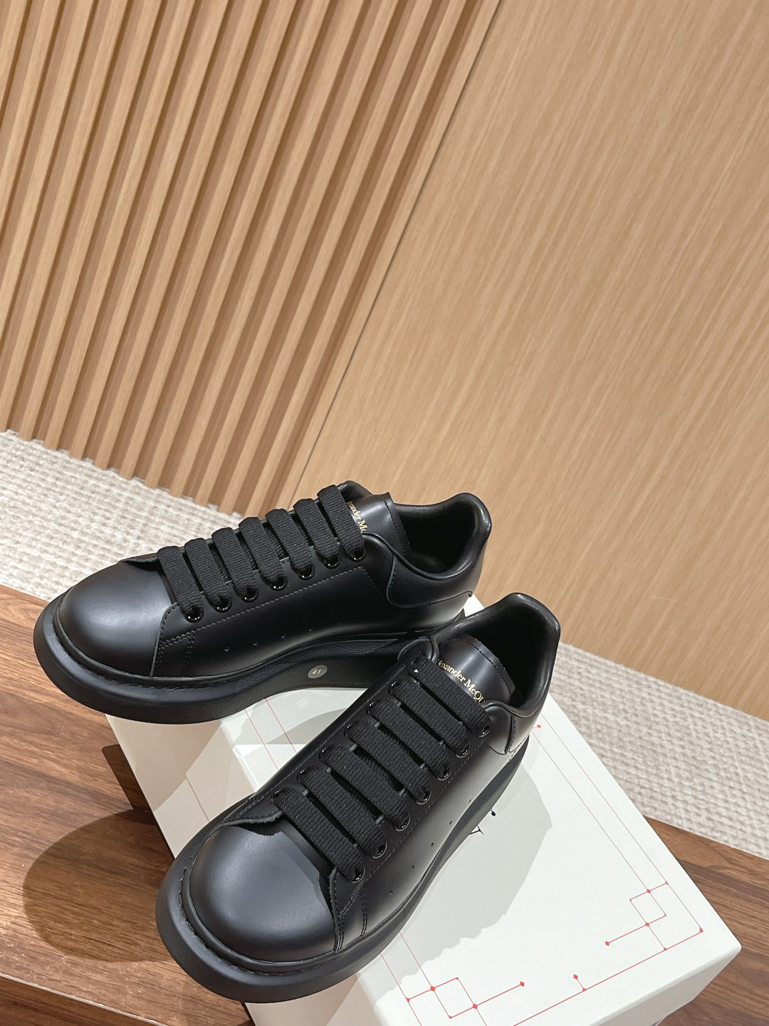 UA Ale*d*r M*Q*en Oversized