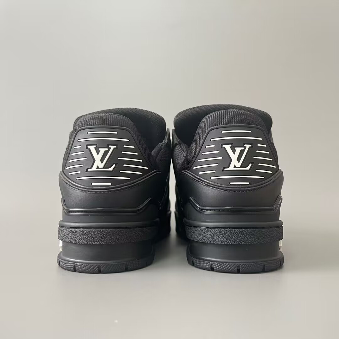 UA L0*is V*t0n LV Trainer Black