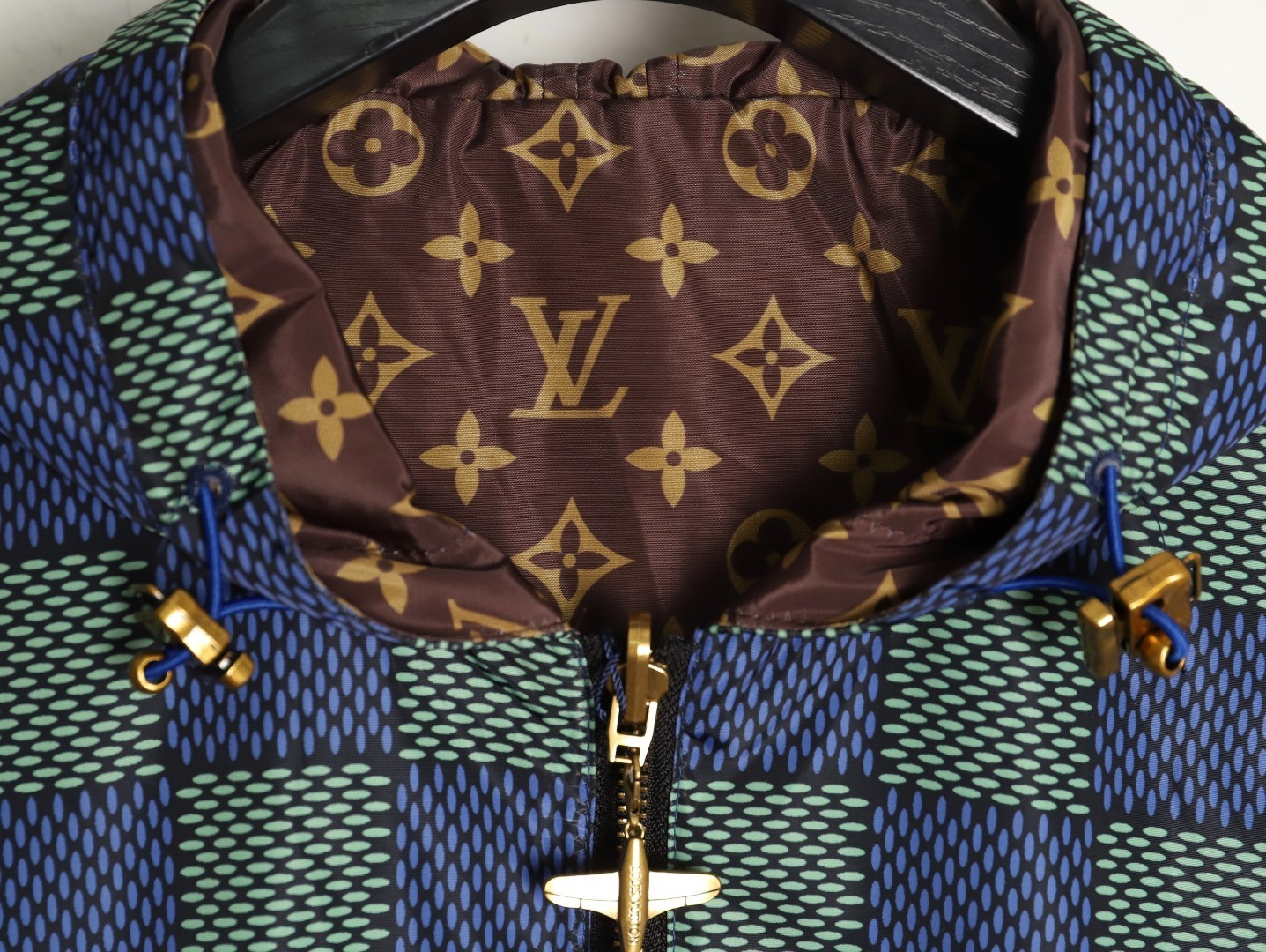 L0*is V*t0n 25ss Reversible Jacket