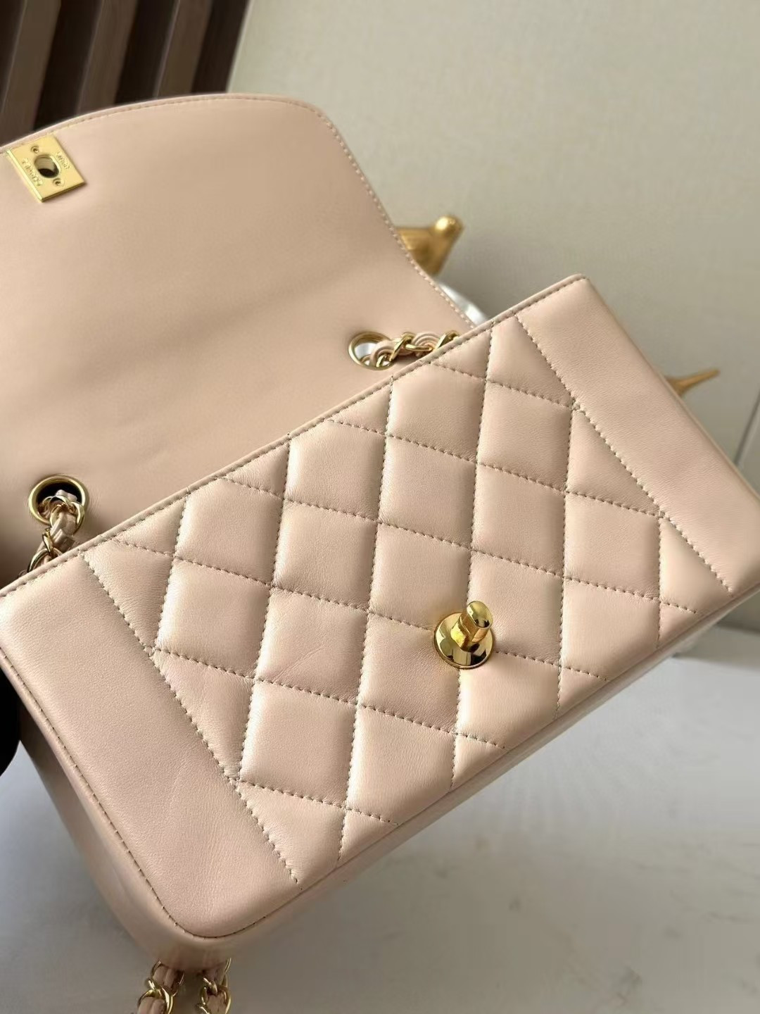 Ch*el Small Diana Flap Bag Lambskin Gold Hardware 22.5x14x7cm