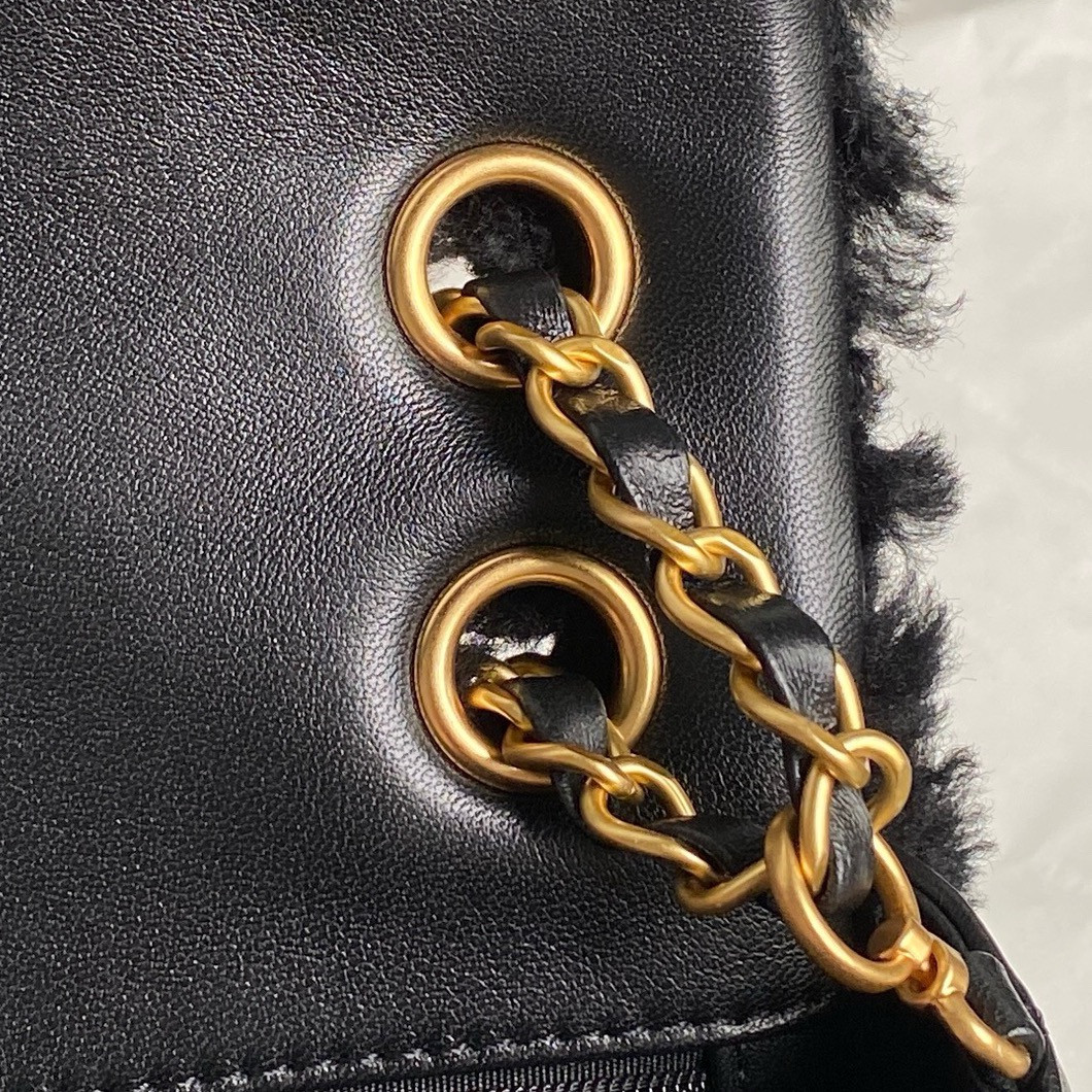 Ch*el Flap Bag 16 × 23.5 × 7.5 cm