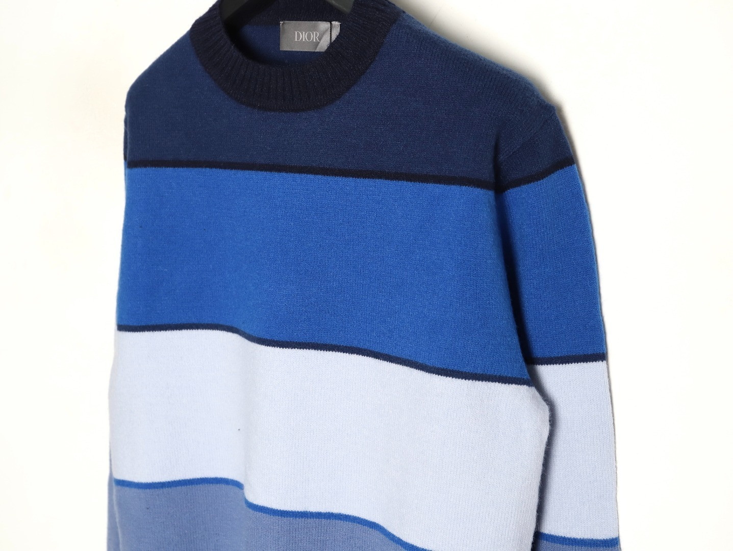 d*0r cd Di*m*nd sweaters