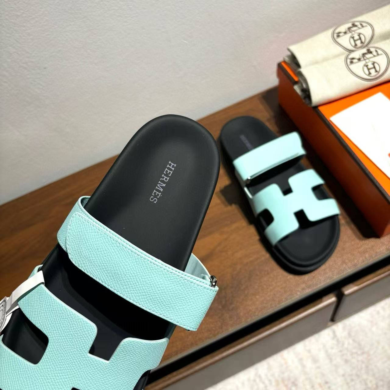 UA Hermès Chypre Sandal