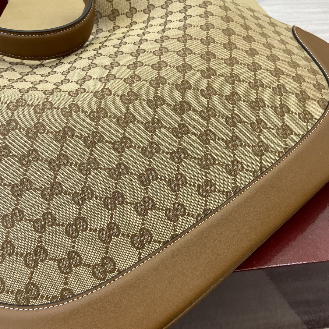 G*u*i Body  49 x 46  x 4cm