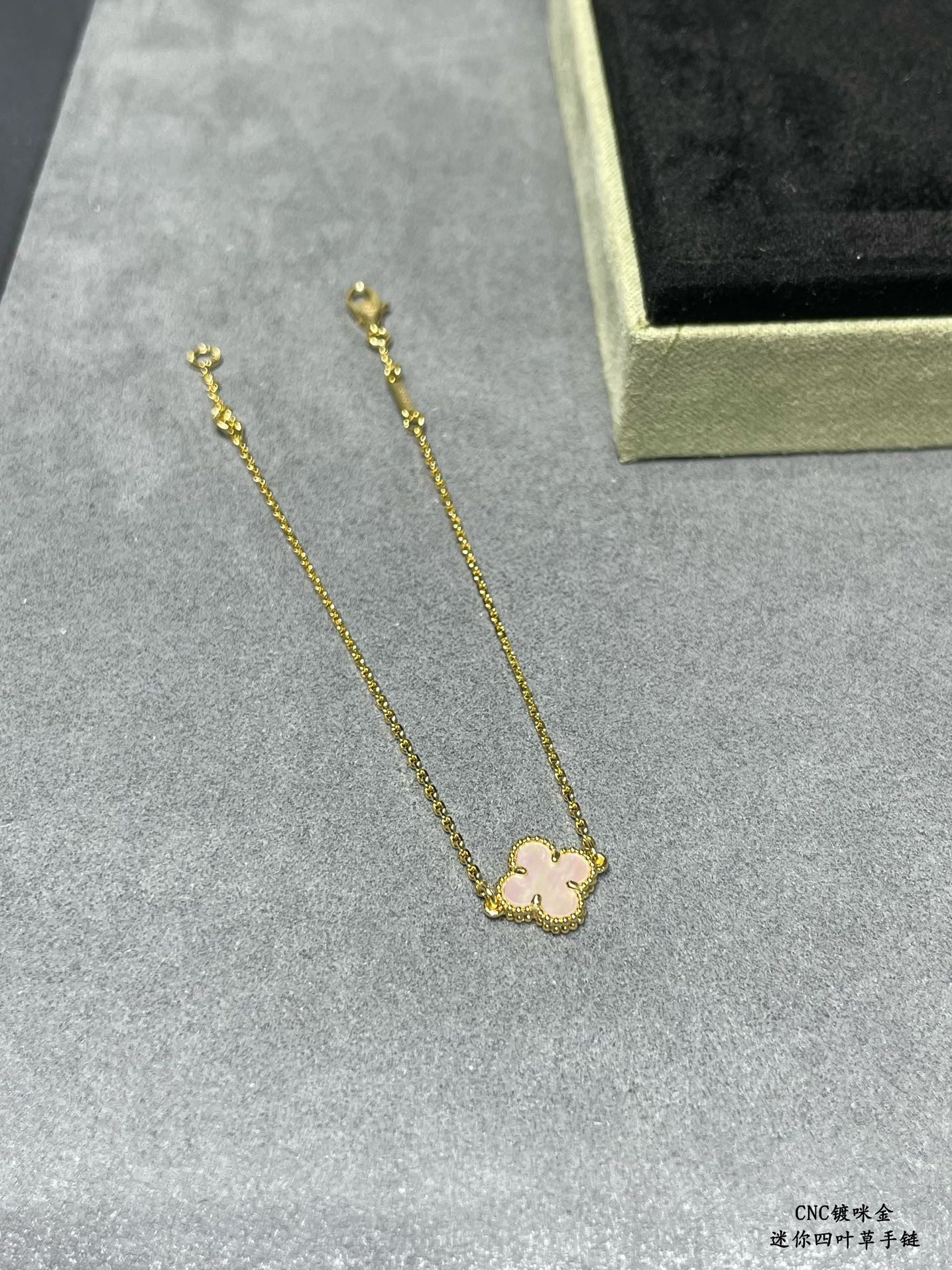 V*N CL*F & Arpels Mini Premium White Fritillary Four-Leaf Clover Bracelet