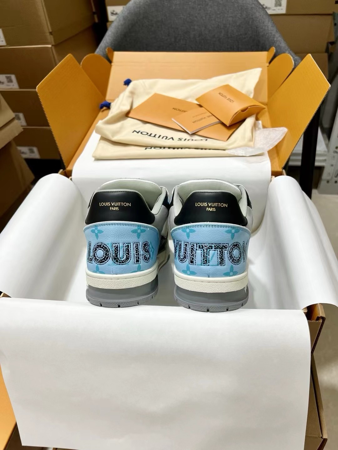 UA L0*is V*t0n LV Trainer Blue Grey Black