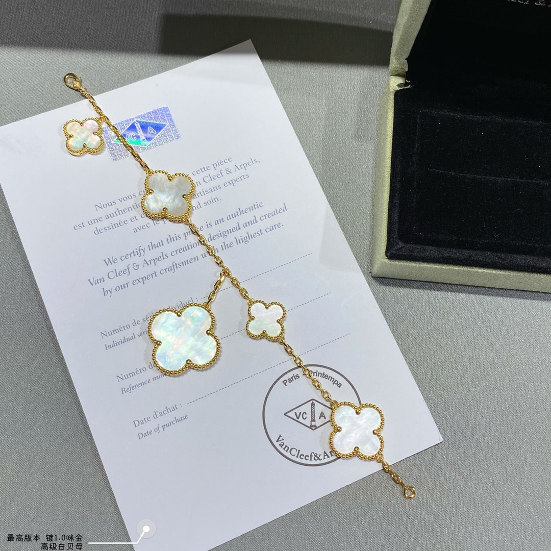 V*N CL*F & Arpels Premium White Fritillaria Five Flower Bracelet