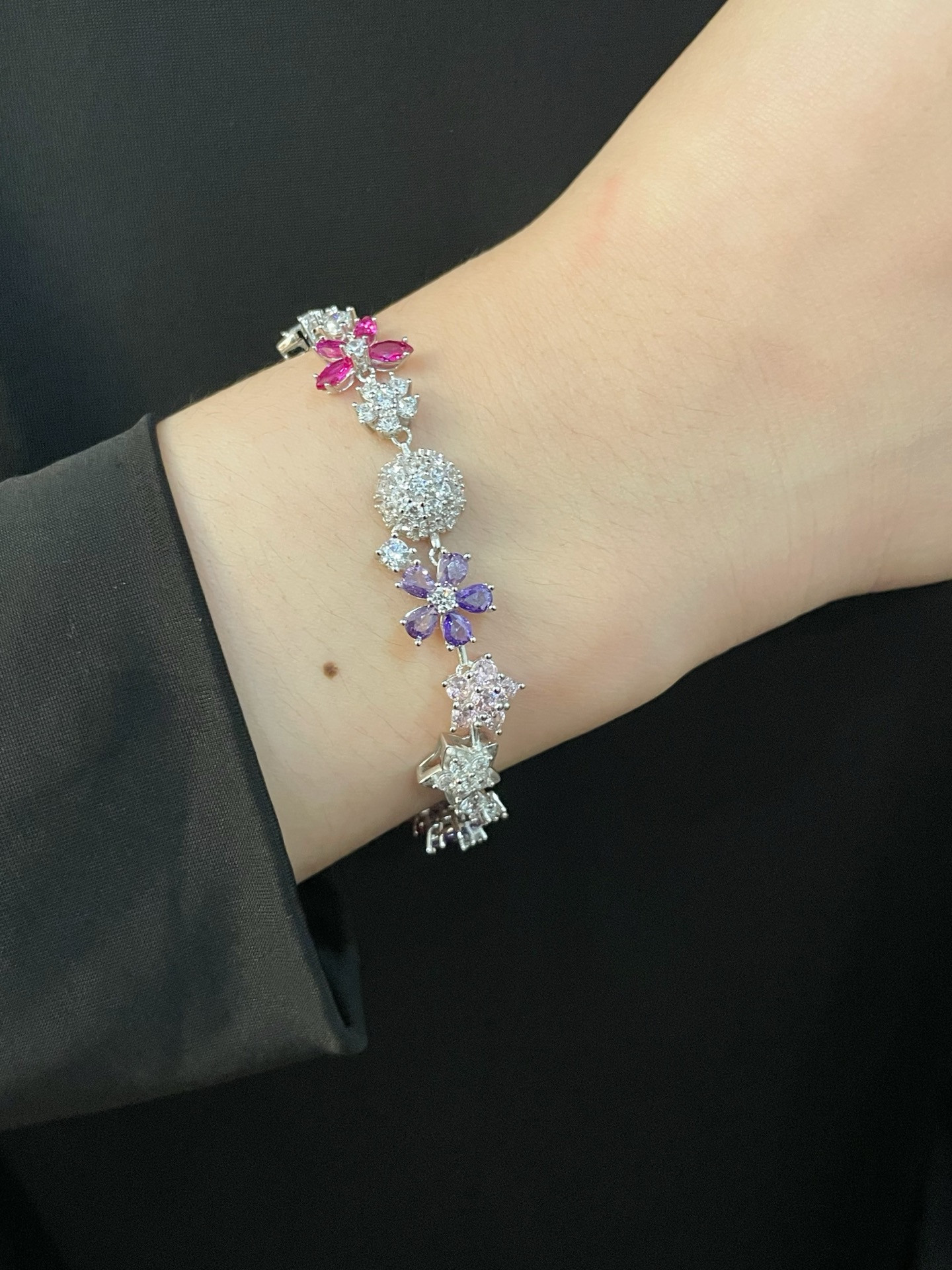 V*N CL*F & Arpels Colored Floral Bracelet