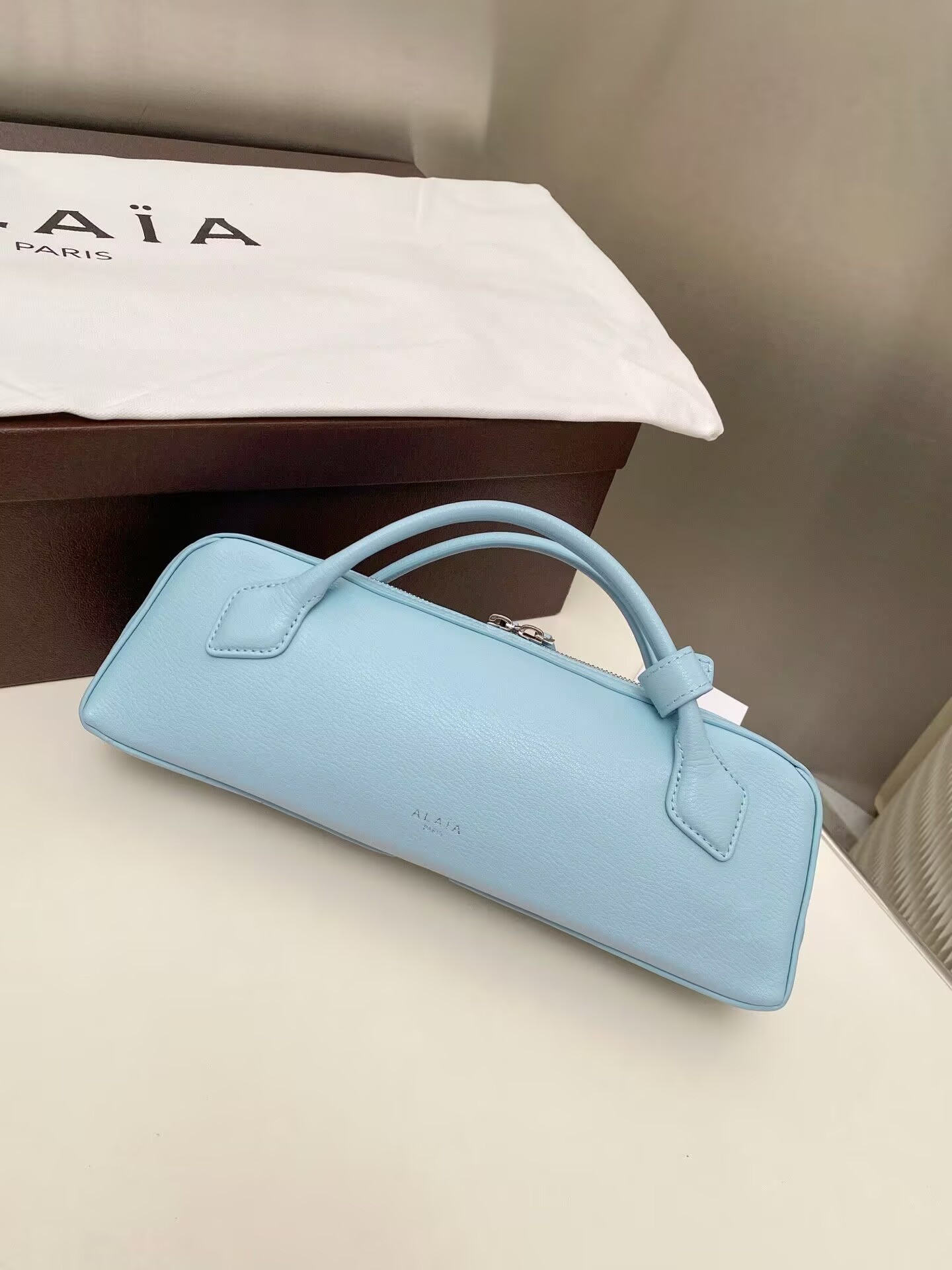 ALAÏA Le Teckel Clutch 31x17x10 cm