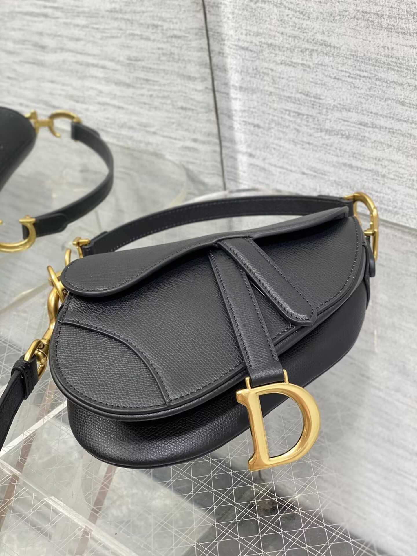 D*0r MINI SADDLE BAG WITH STRAP Black Grained Calfskin 19 x 16 x 5 cm