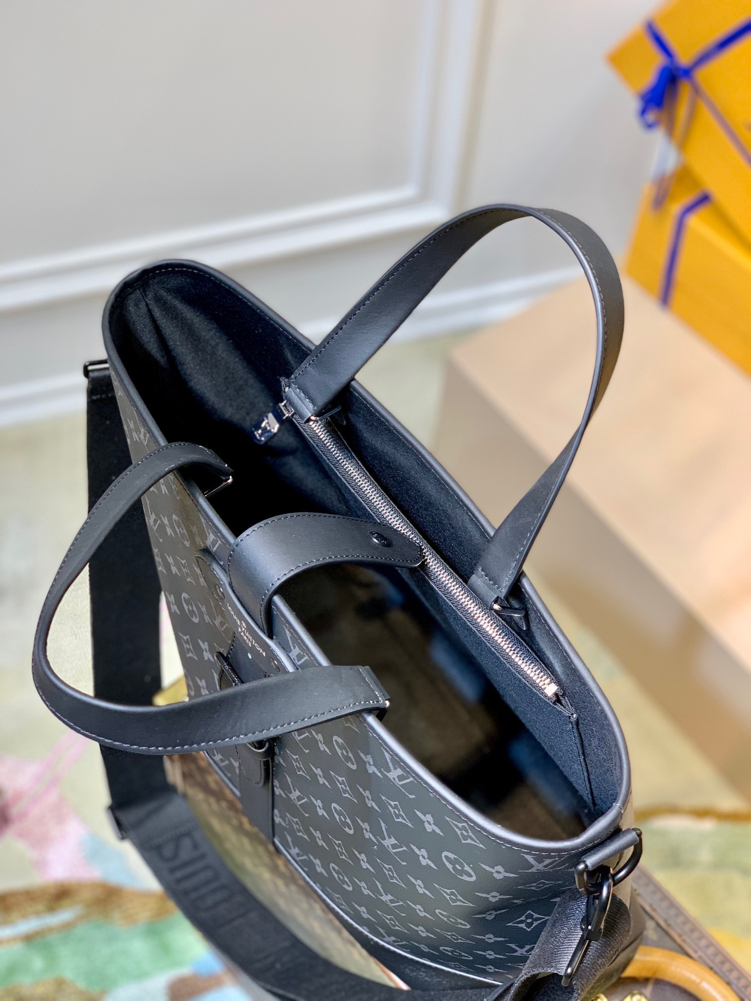 LV SAUMUR TOTE M45914