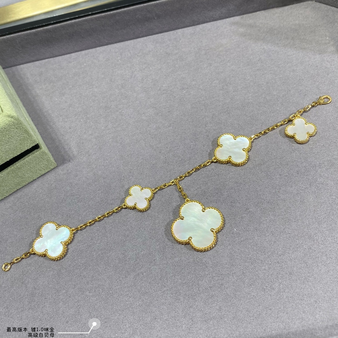 V*N CL*F & Arpels Premium White Fritillaria Five Flower Bracelet