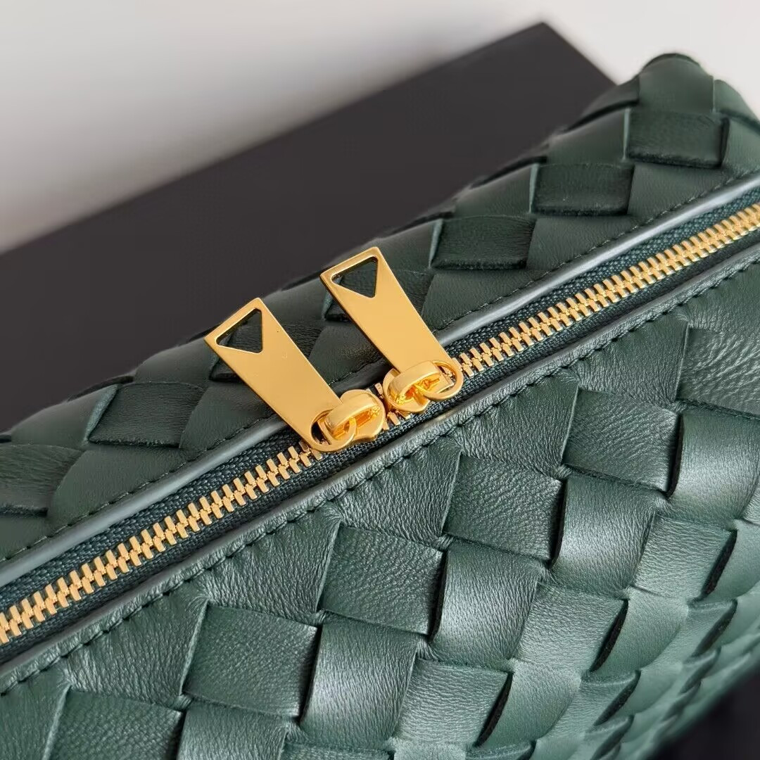 Bo*te*ga Ve*ne*ta Medium Loop Cross-Body Bag 22x15x8cm