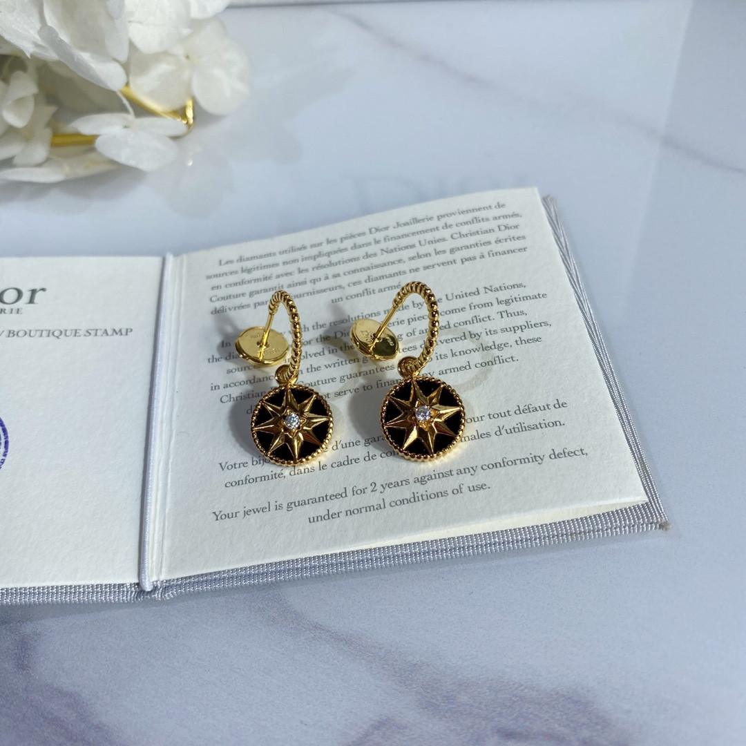 D*0r Eight-pointed star Stud Earrings