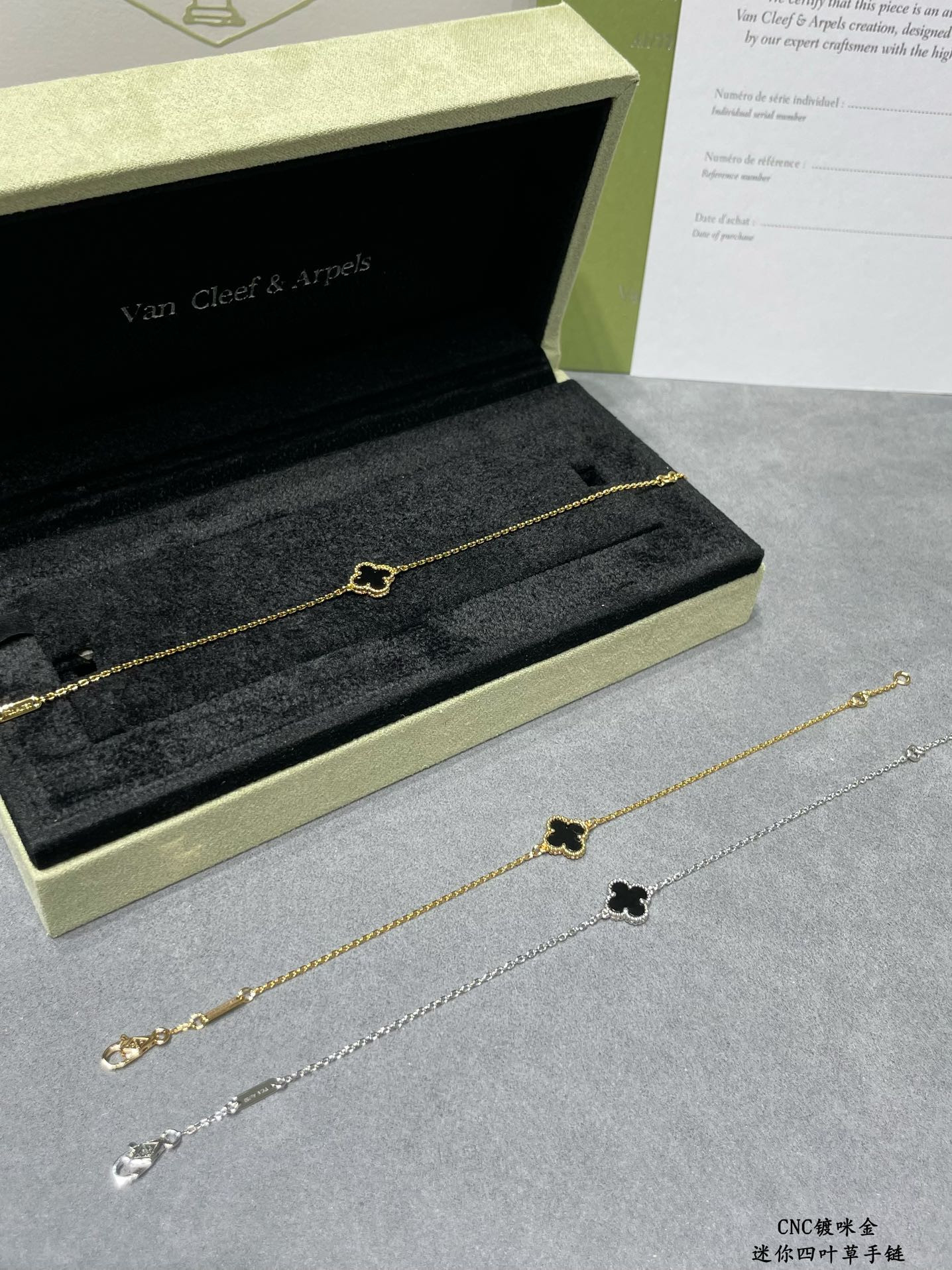 V*N CL*F & Arpels Mini High-grade Black Onyx Clover Bracelet