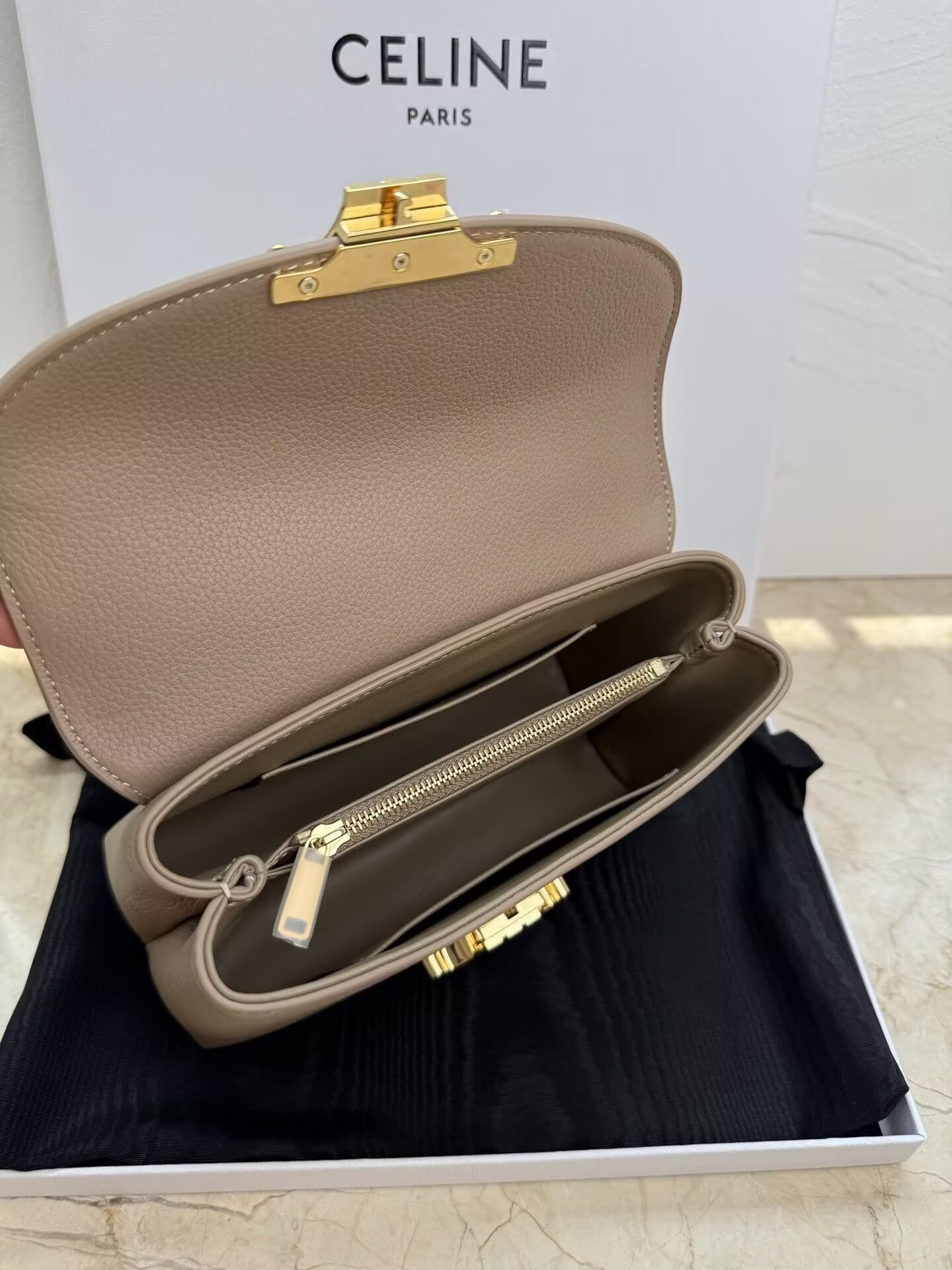 Ce**e Teen Nino Bag In S*pple Graind Calfskin 20.5x13x8cm