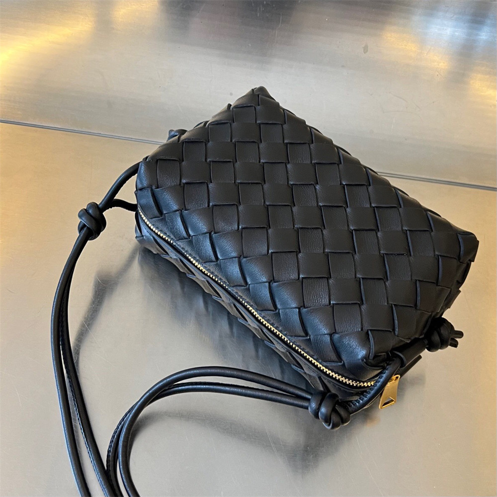 Bo*te*ga Ve*ne*ta Small Loop Cross-Body Bag 17x10x6cm