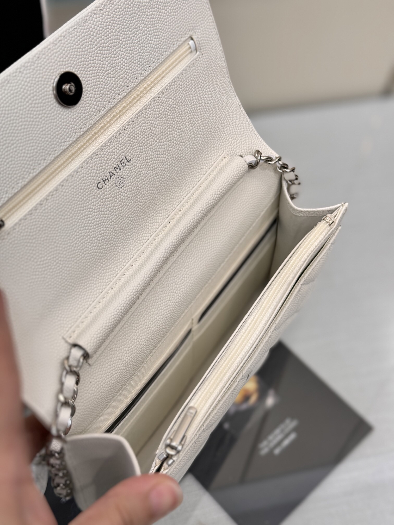 Ch*el WOC CLASSIC WALLET ON CHAIN 12.3x19.2x3.5cm