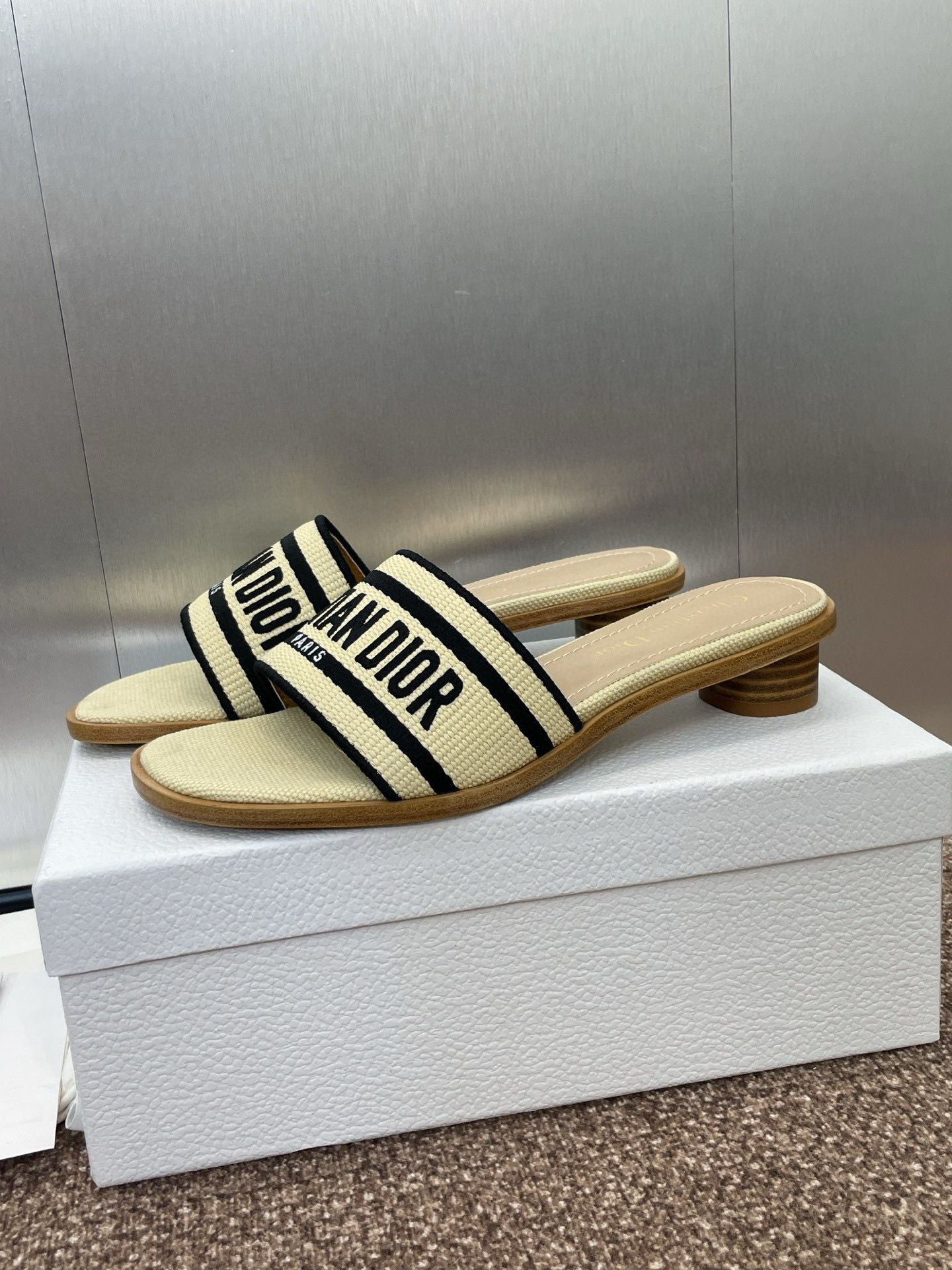 UA D*0r Dway Heeled Slide