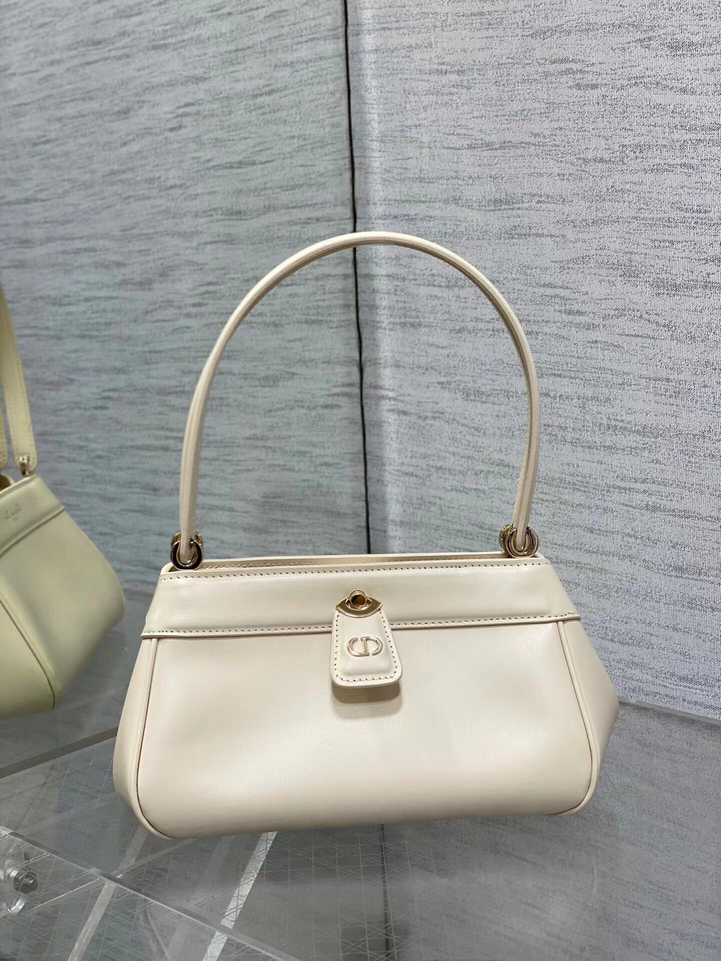 D*0r Medium key bag 27 x 16.5 x 13.5cm