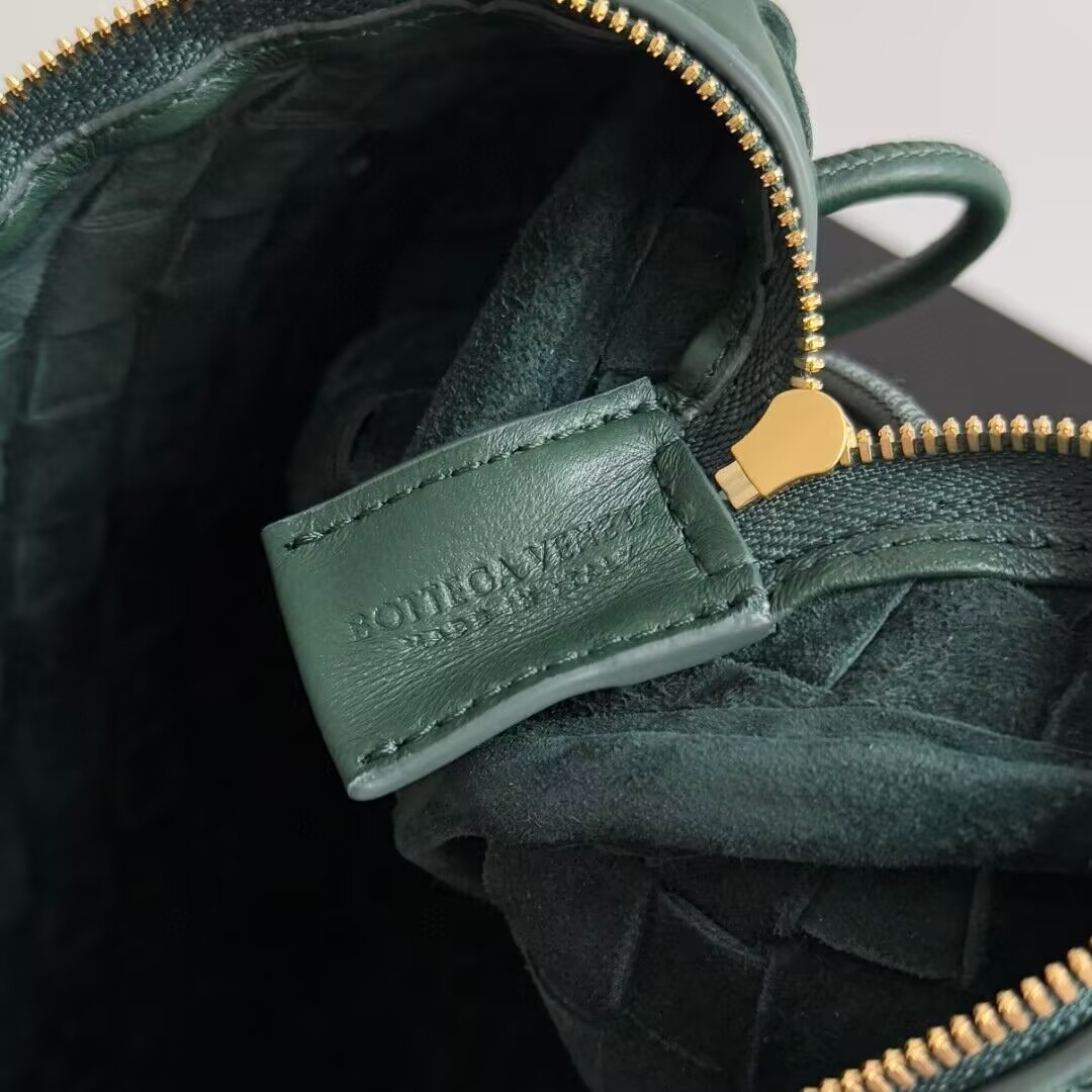 Bo*te*ga Ve*ne*ta Medium Loop Cross-Body Bag 22x15x8cm