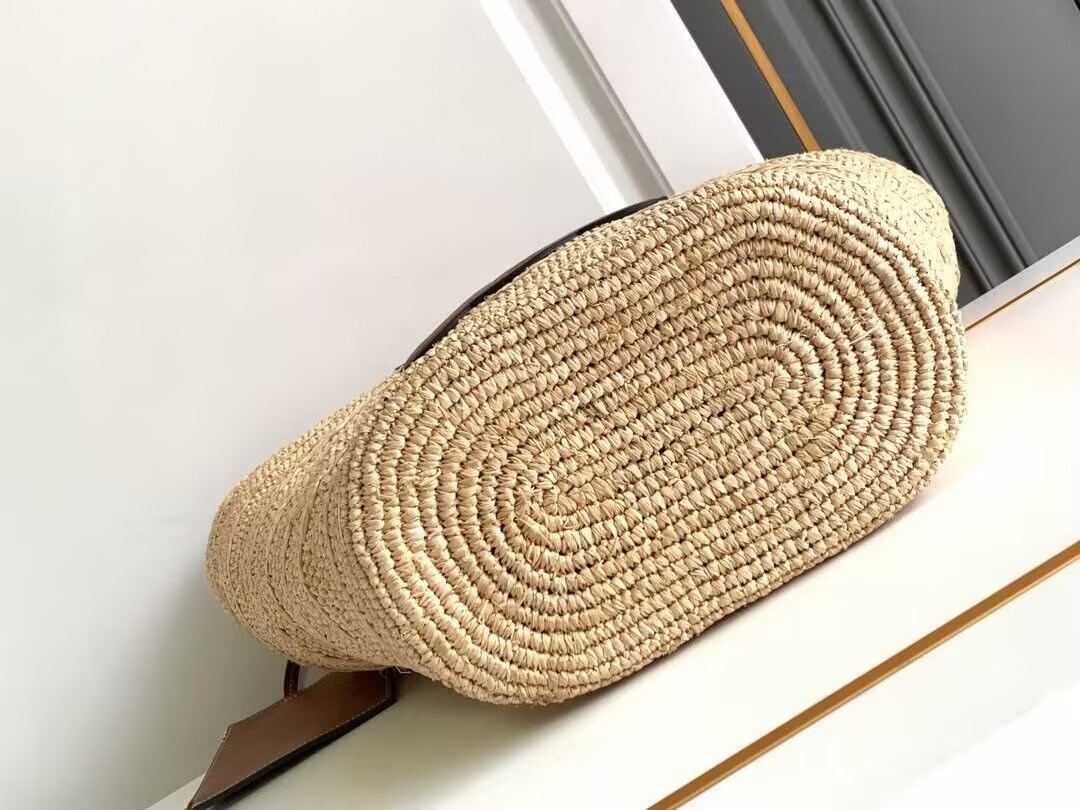 Ce**e MEDIUM S*pPLE Ce**e CLASSIC PANIER IN Raffia and calfskin 22x30x14cm