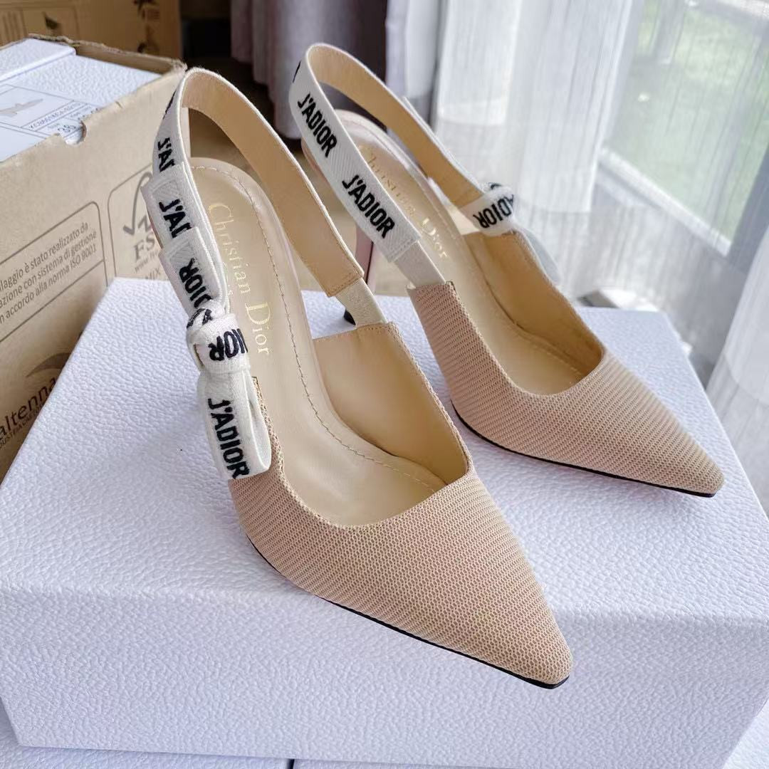 UA D*0r J'AD*0r Slingback Pump