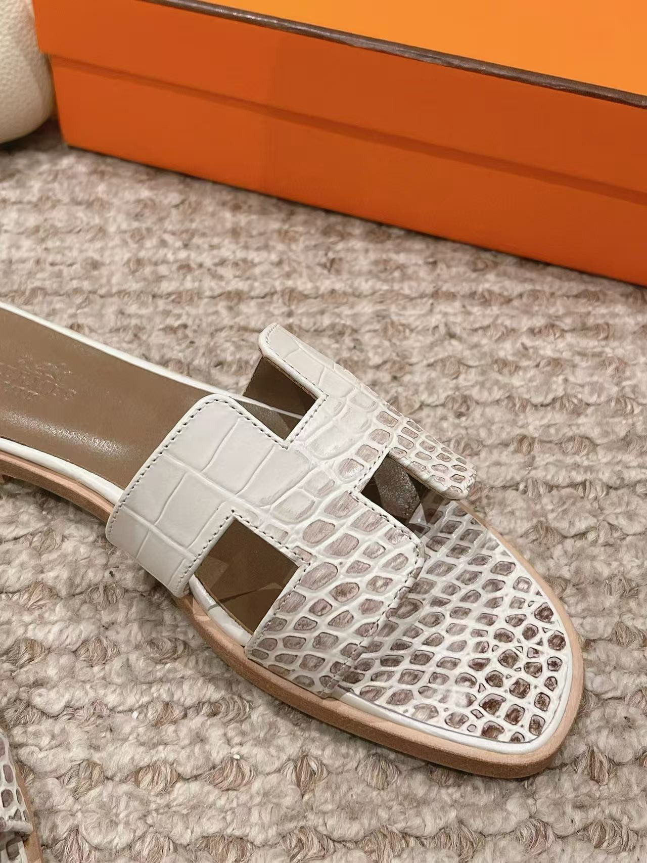 UA Hermès Oran sandal