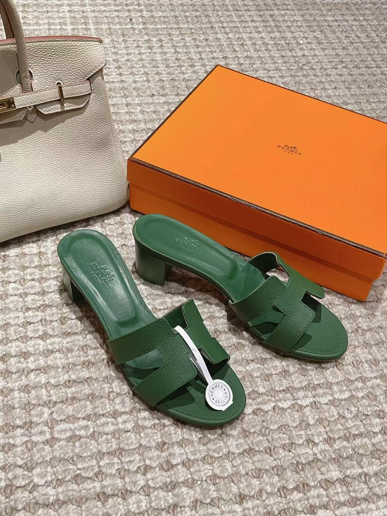 UA Hermès Oasis sandal