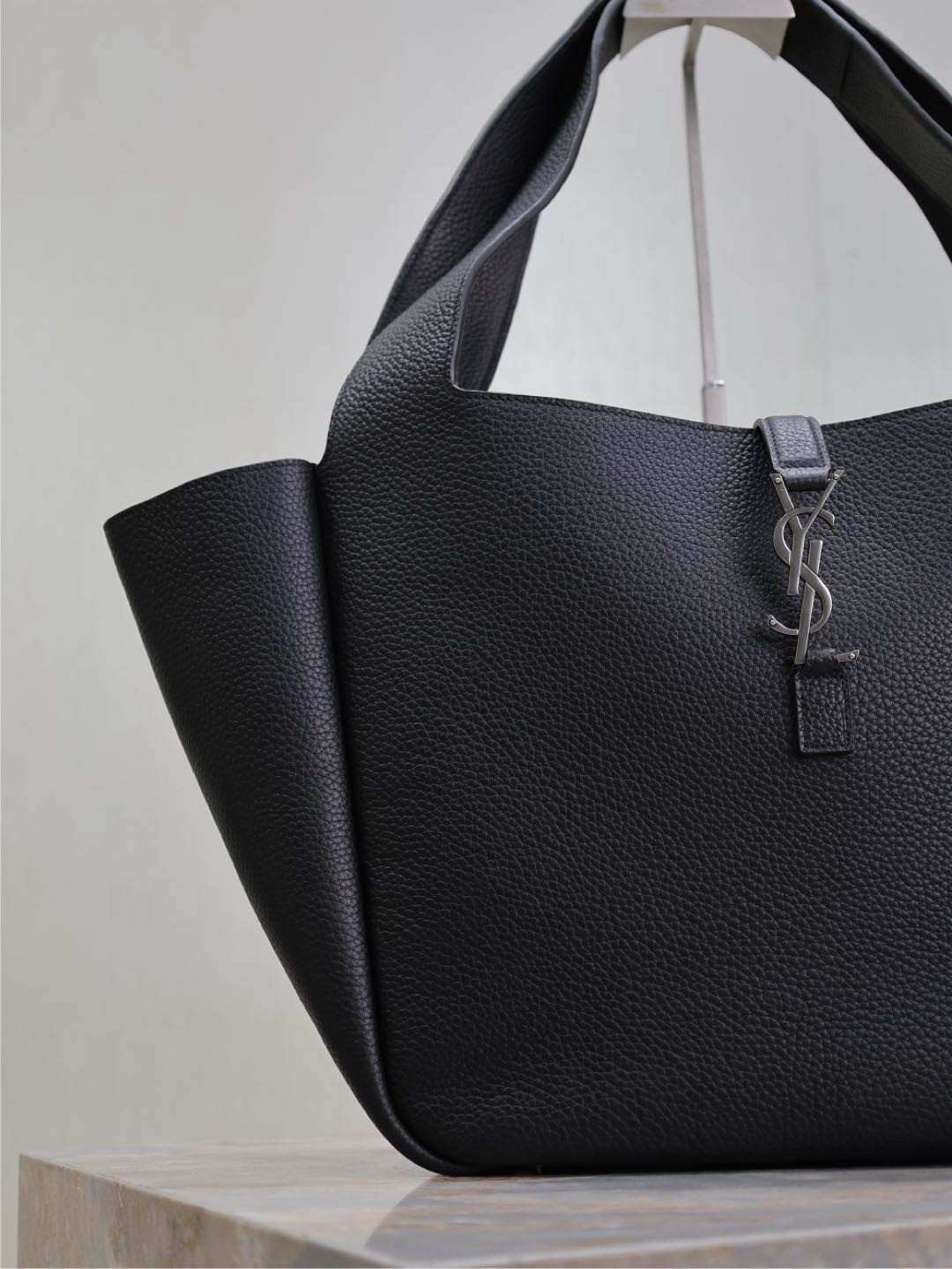 Y*L LE 5 À 7 BEA in grained leather 50×28×18cm