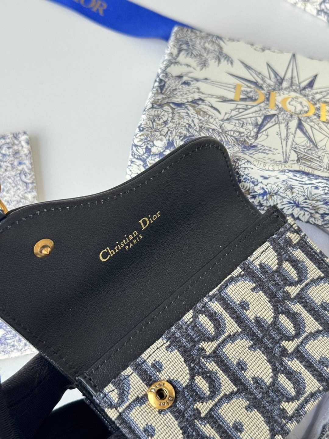 D*0r Saddle Bloom Card Holder 11x7.5x3cm