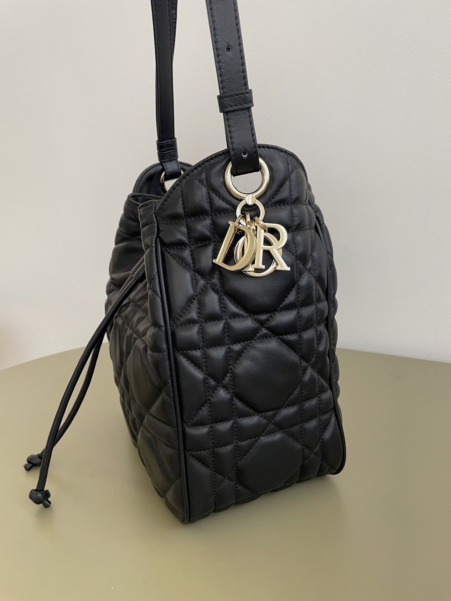 D*0r Medium D-Motion Bag Black Macrocannage Lambski 23x13x24cm