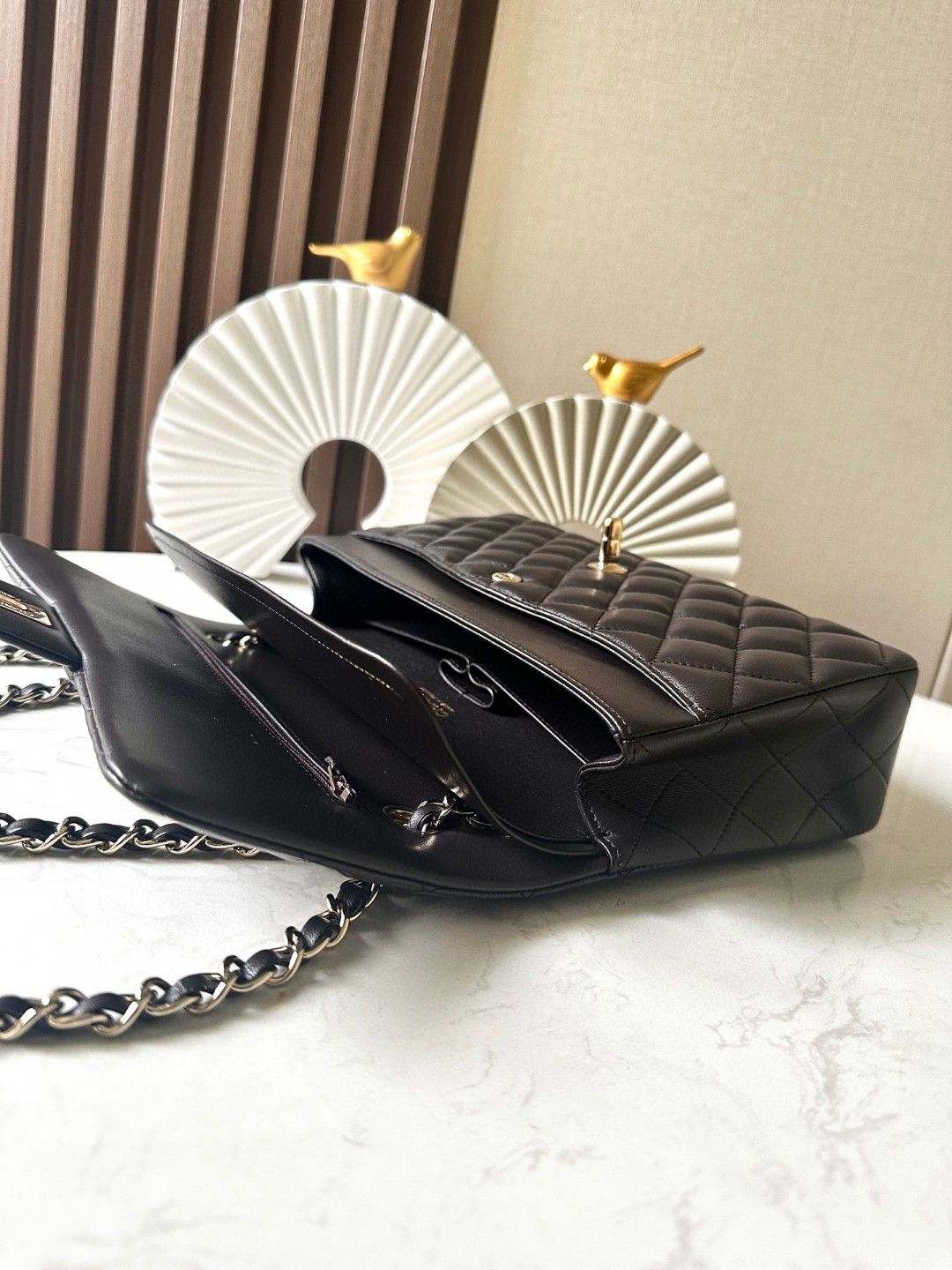 Ch*el CLASSIC HANDBAG Gold Metal 15.5×25.5×6.5cm