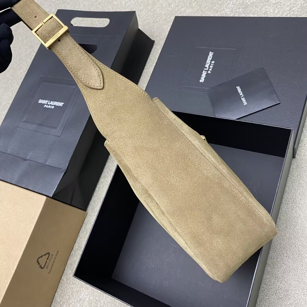 Y*L LE 5 À 7 S*pPLE IN SUEDE 23x22x8CM