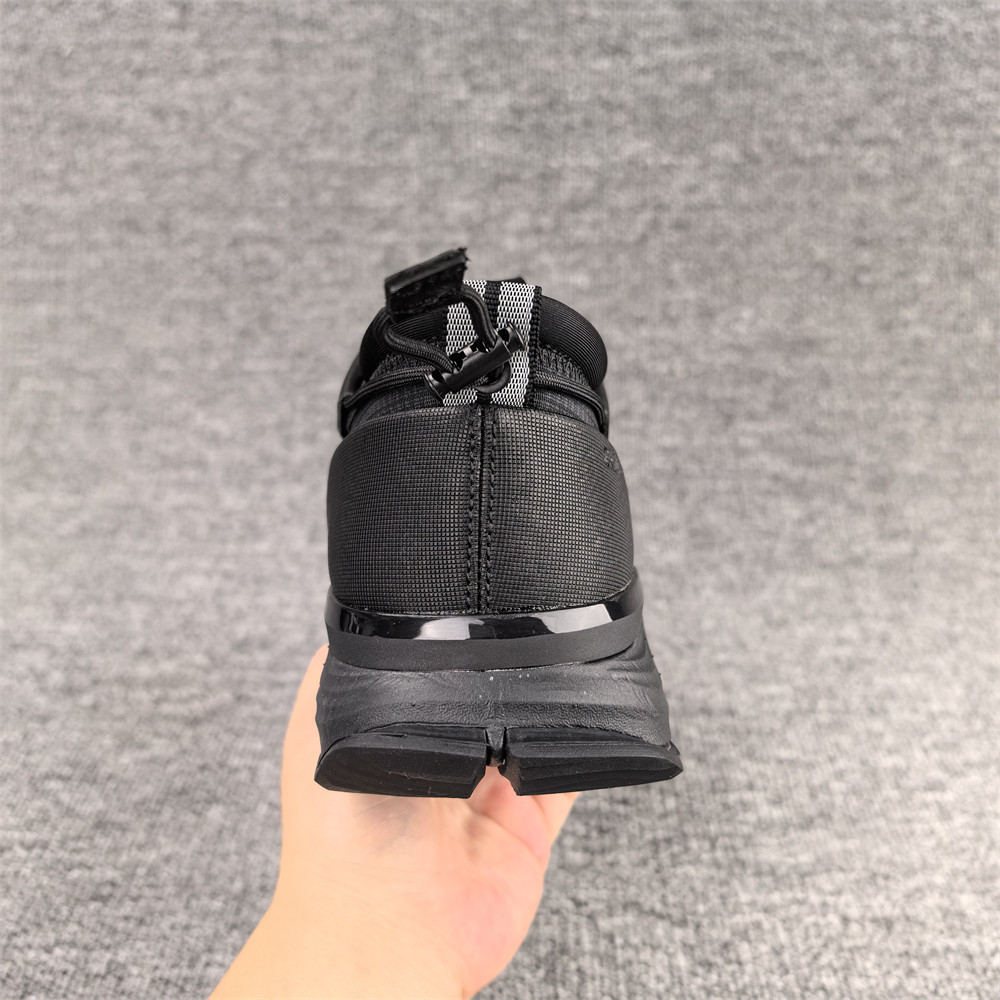 UA Can*a Go*e Glacier Trail Sneaker