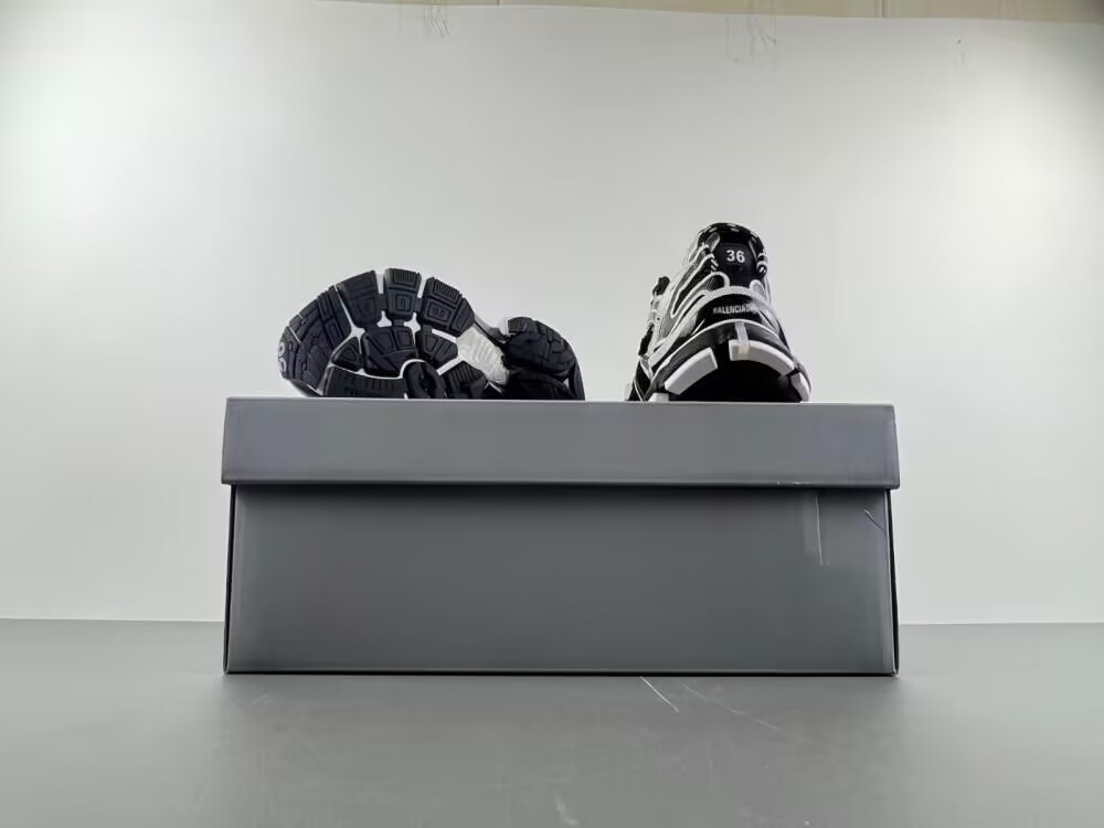 UA Ba*len*cia*ga Runner Black White