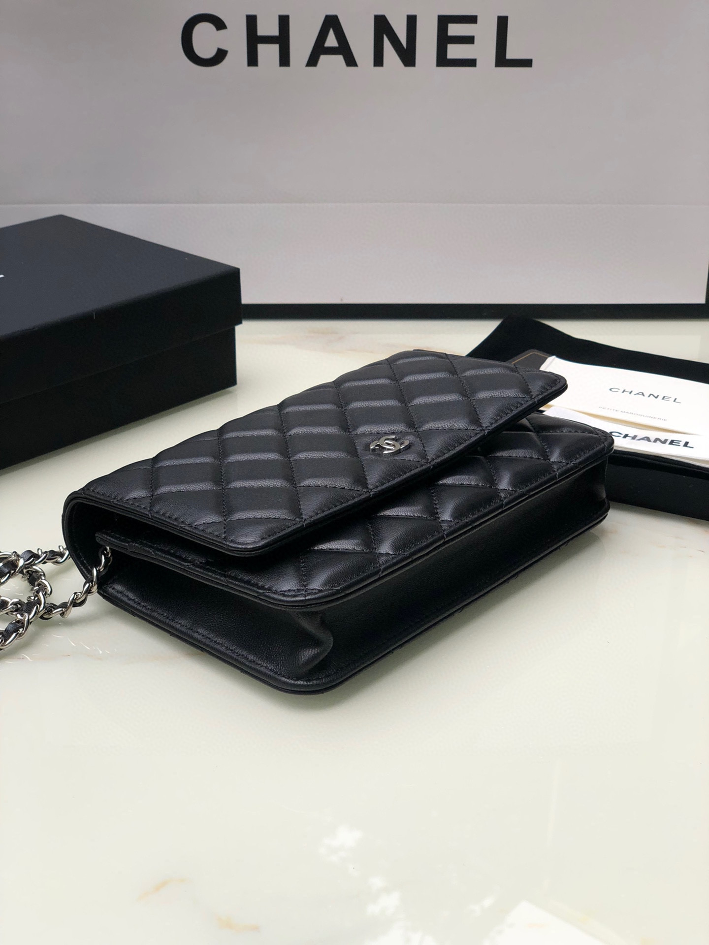 Ch*el CLASSIC WALLET ON CHAIN 4.8 × 7.5 × 1.4 in