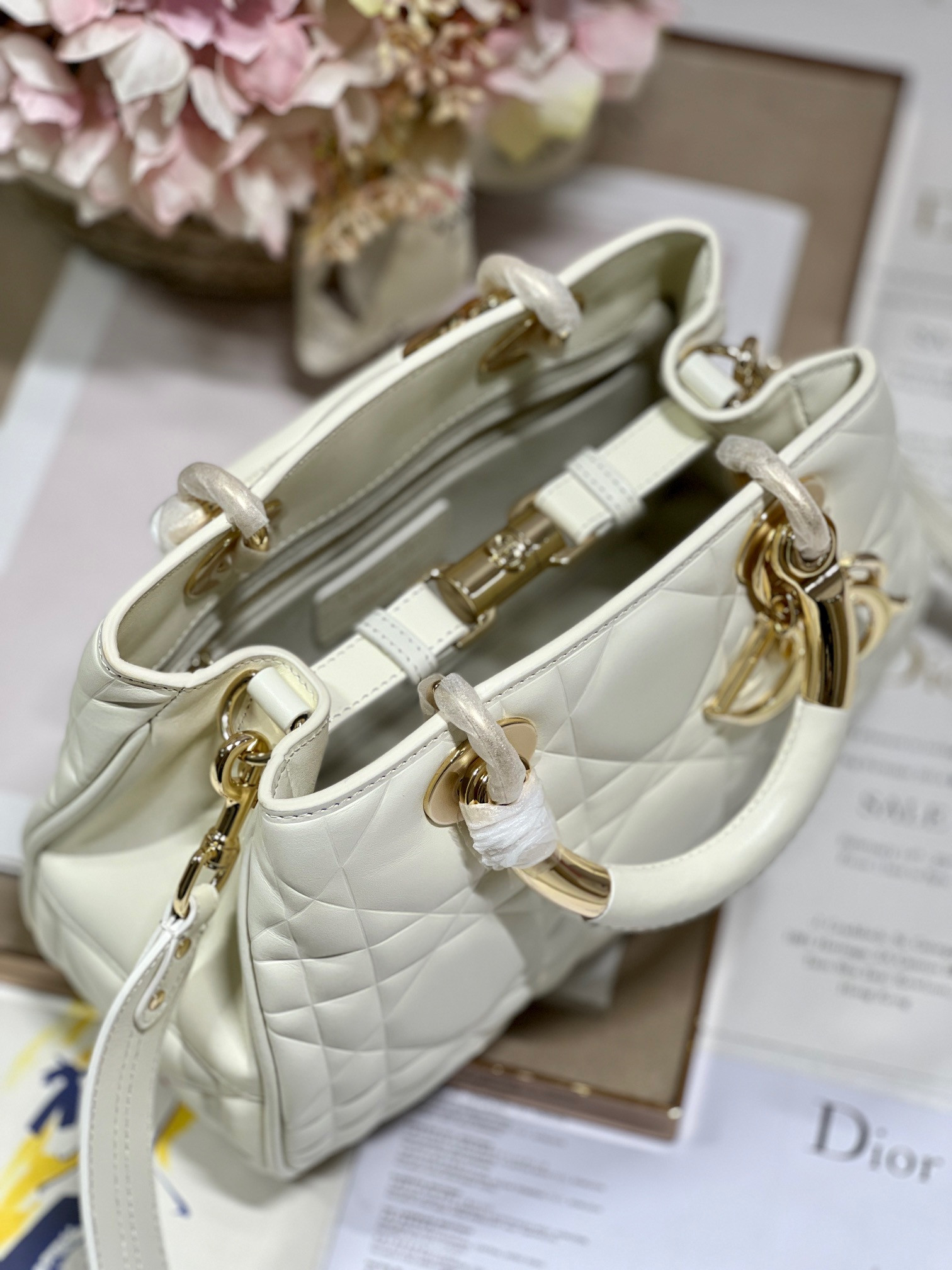 Lady D*0r 95•22  24×16.5×9.5cm