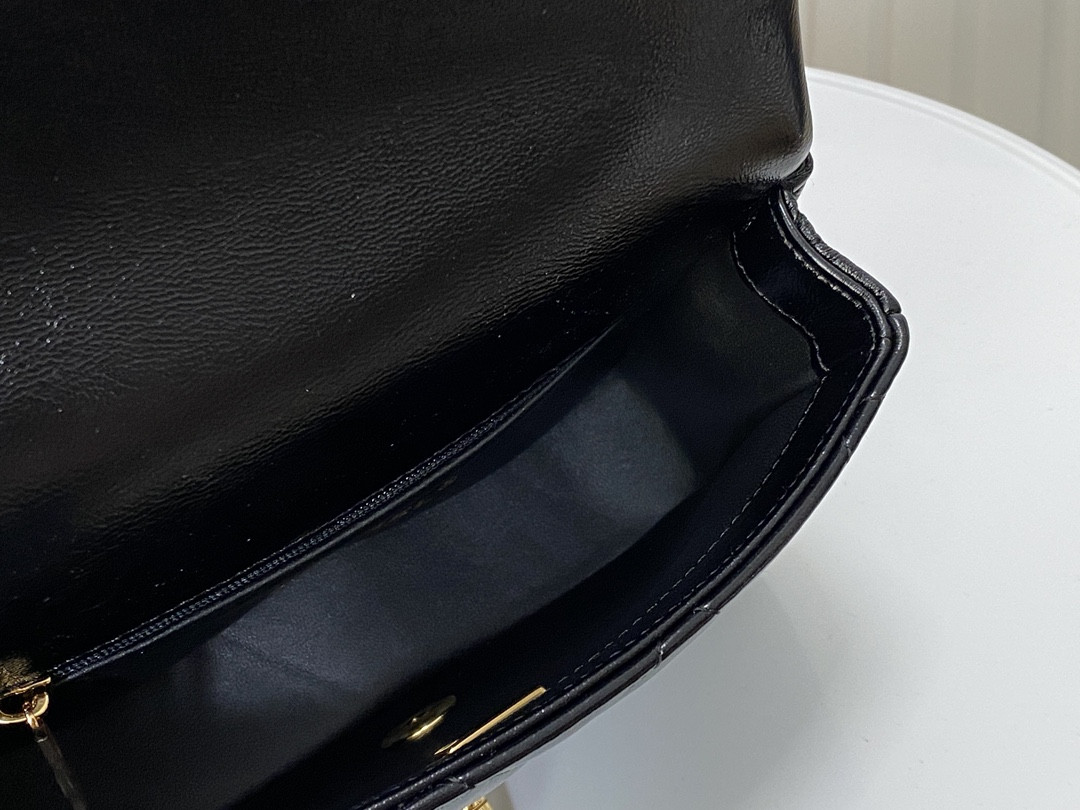 Ch*el WALLET ON CHAIN 19x13x7cm