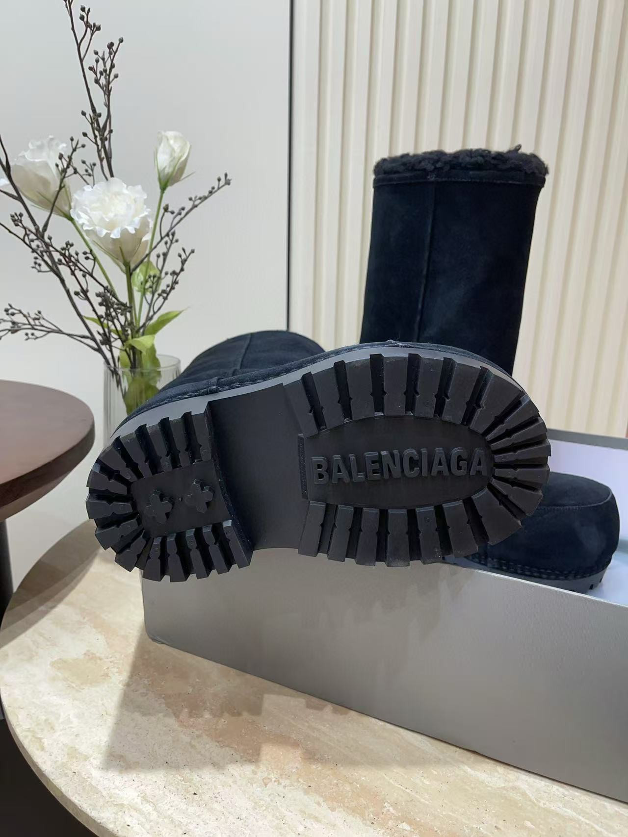 UA Ba*len*cia*ga Snow Boots